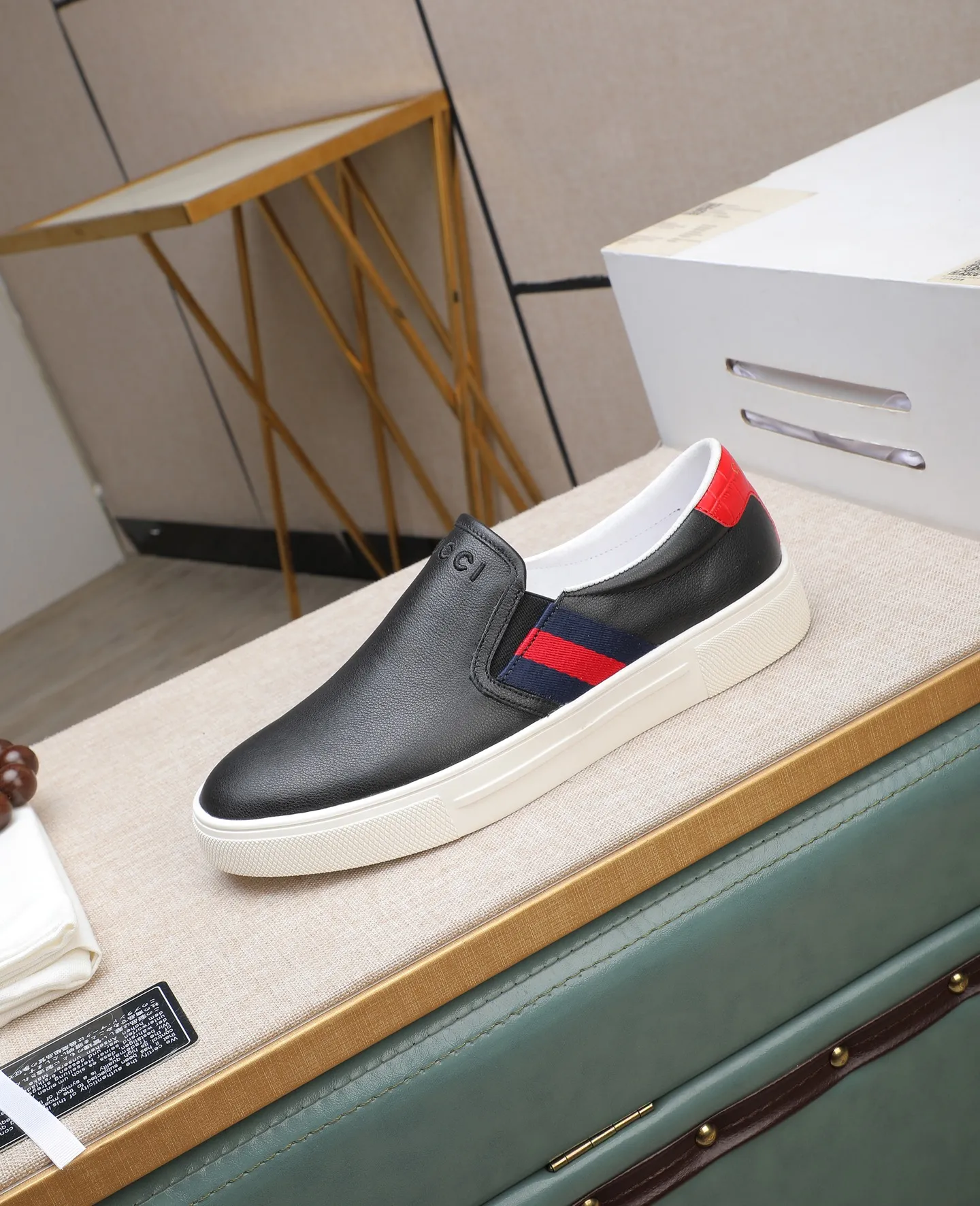 Men's shoes 💰460 GUCCI🔍🔍The latest models are on sale at the same time at the counter. Original calfskin imported from Italy, genuine leather lining, (high-end, extravagant, and classy) with exquisite workmanship. Soles: Original soles specially provided by the original factory. ⚠Exclusive double-layer movable molded soles are super comfortable⚠. Photos of the real thing🎬The real thing is even better🔍🔍"High quality·Follow the order" Code number 38-44